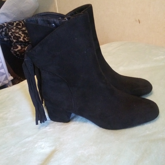 Hot Kiss Shoes - Like Brand New! Black Suede Fringe Booties🍁🍂